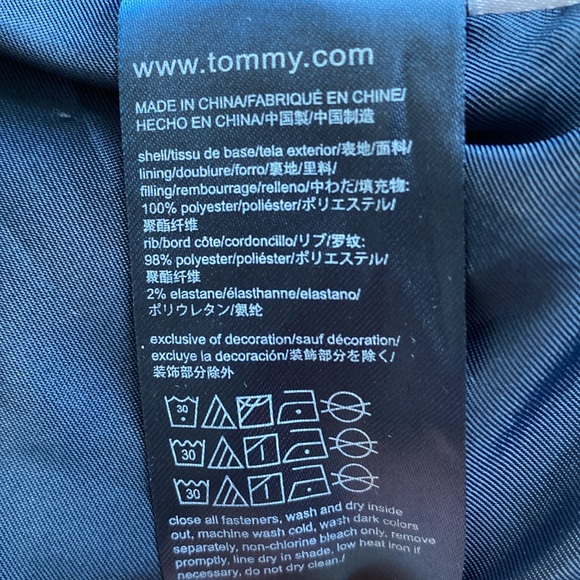 Tommy Hilfiger navy quilted spring jacket. Zippered front and pockets. Small 💙 - Picture 10 of 16